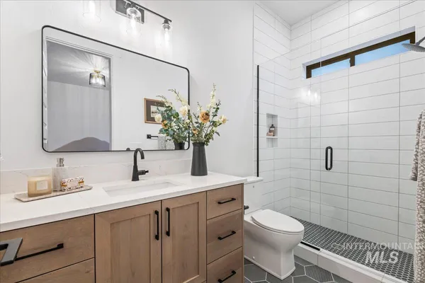 $1,050,000 | 6971 North Cairnhill Way, Eagle, ID 83616