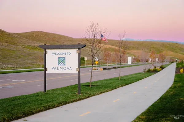 $1,050,000 | 6971 North Cairnhill Way, Eagle, ID 83616