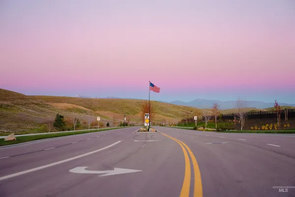 $1,050,000 | 6971 North Cairnhill Way, Eagle, ID 83616