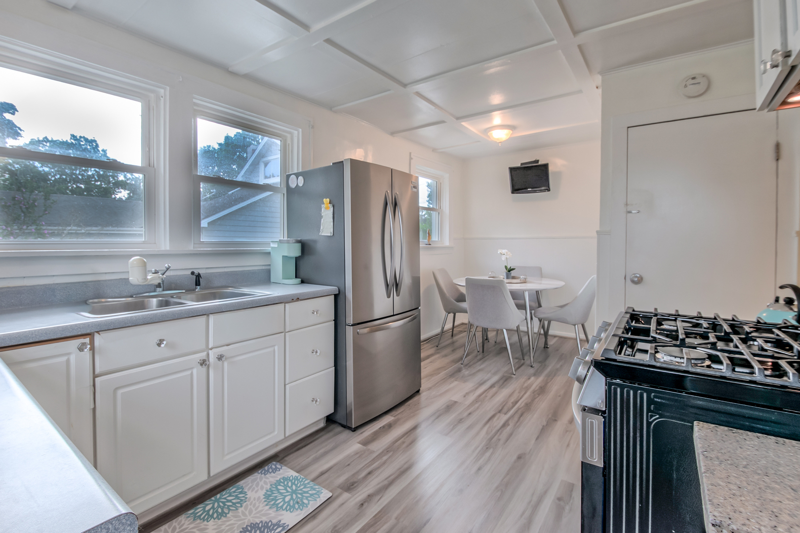 207 East Custer Street Lemont, IL 60439 - Photo 17 of 27 a kitchen with a sink cabinets and stainless steel appliances