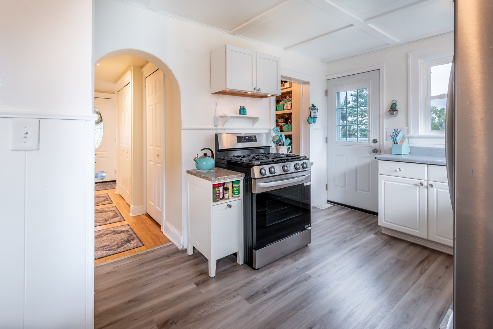207 East Custer Street Lemont, IL 60439 - Photo 18 of 27 a kitchen with stainless steel appliances granite countertop a stove and a refrigerator