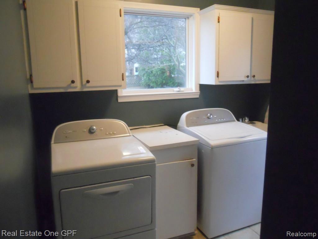 723 Canterbury Road Grosse Pointe, MI 48236 - Photo 9 of 30 9 DSCN1650.jpg