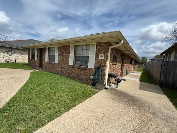 $345,000 | 713-715 Kent Avenue, Metairie, LA 70001