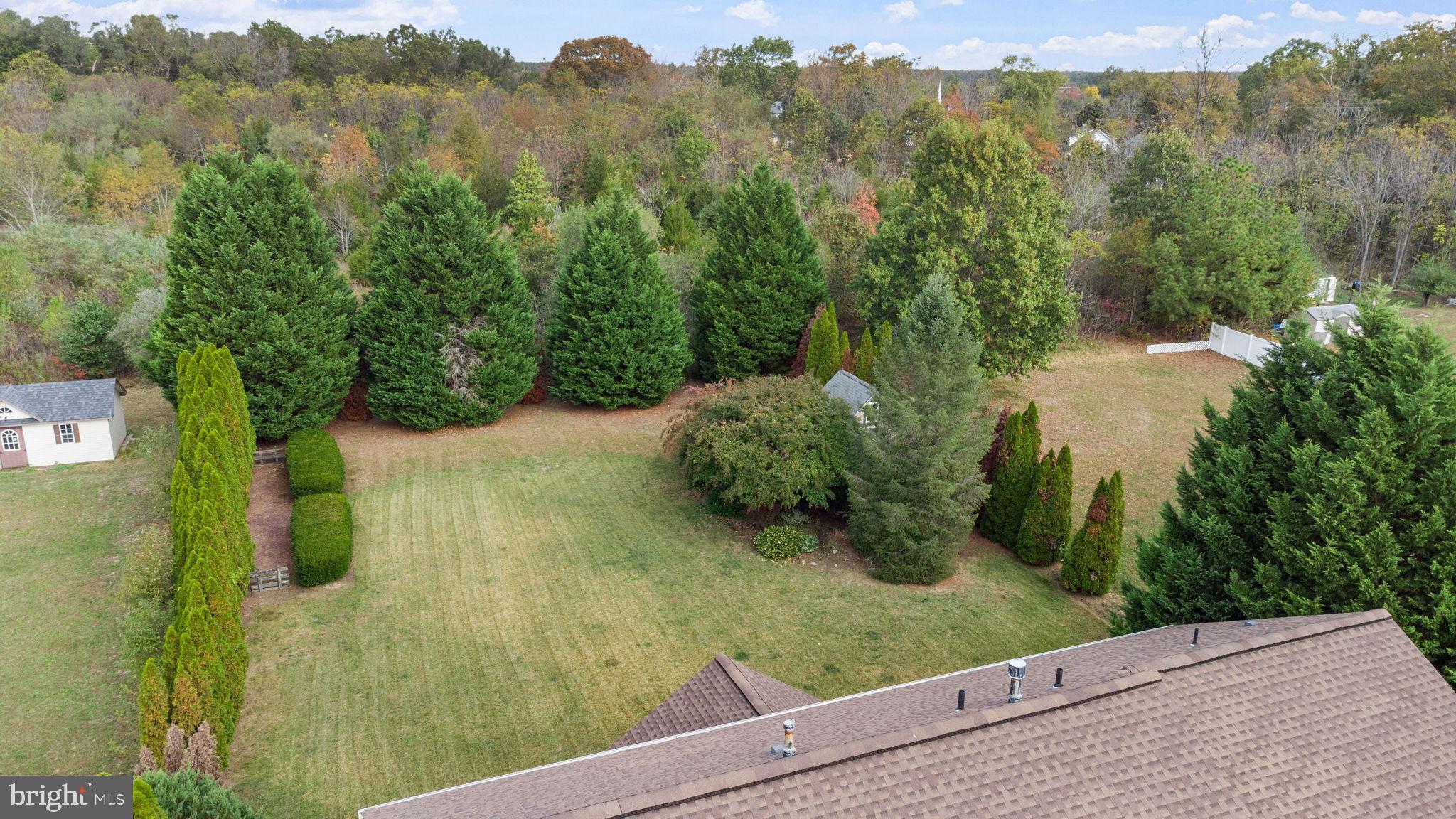 44 Red Fox Trail Sicklerville, NJ 08081 - Photo 45 of 49 a view of a garden from a balcony