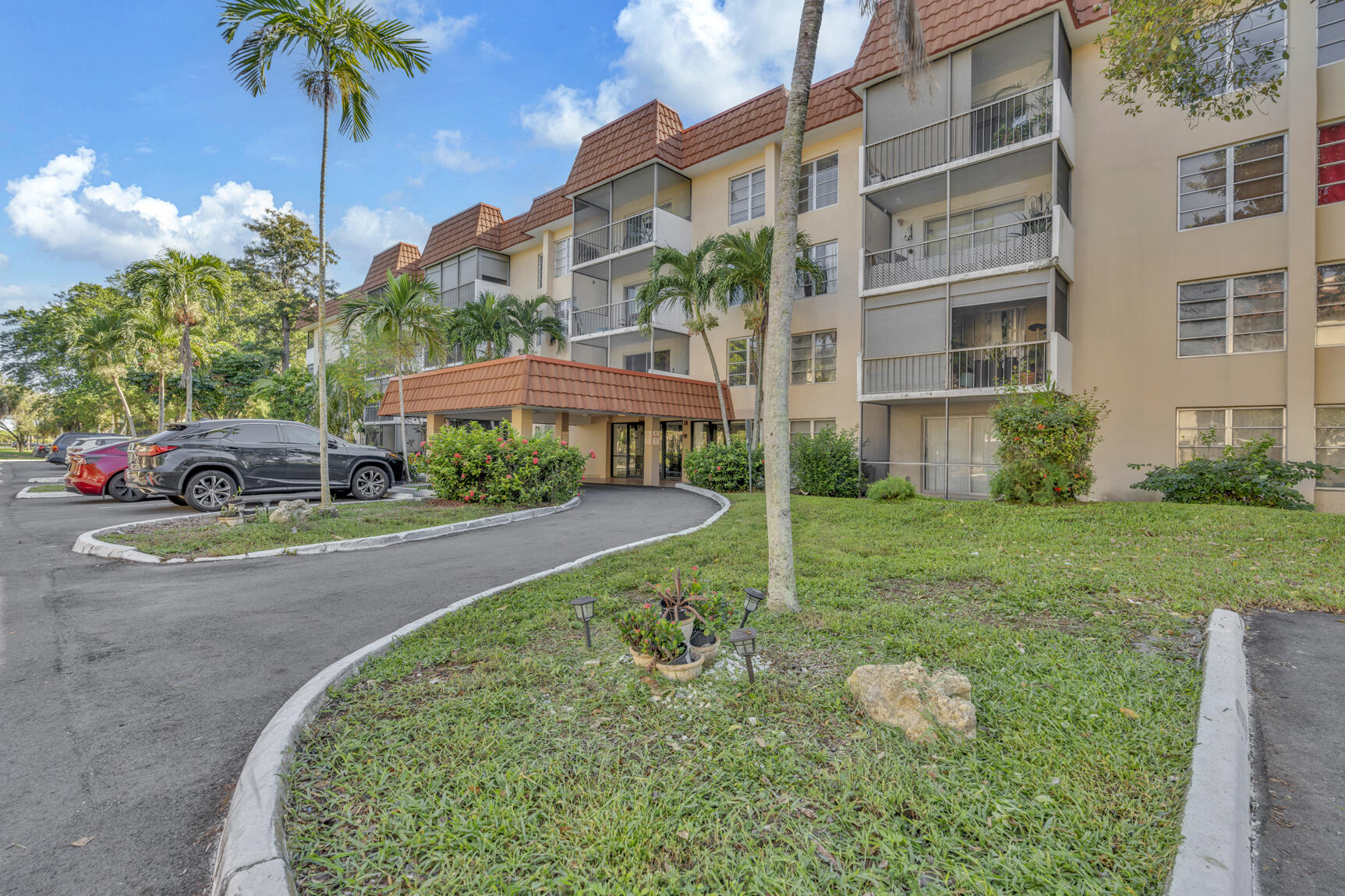 4166 Inverrary Drive, Unit 304 Lauderhill, FL 33319 - Photo 8 of 31 DSC02215