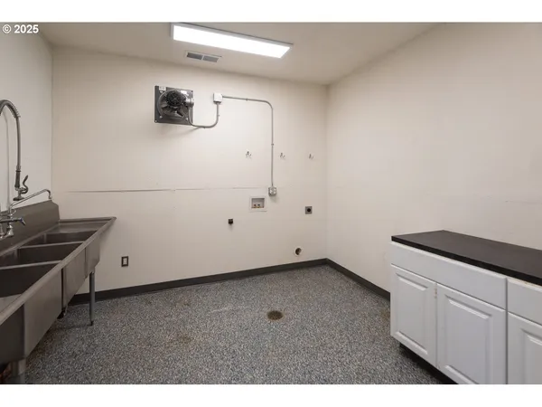 $1,500,000 | 15990 Southwest Culver Highway, Culver, OR 97734