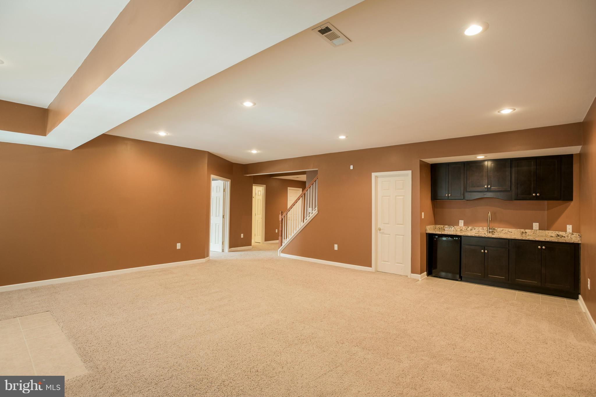 18504 Kerill Road Triangle, VA 22172 - Photo 20 of 30 Recreation Room with Full Wet Bar