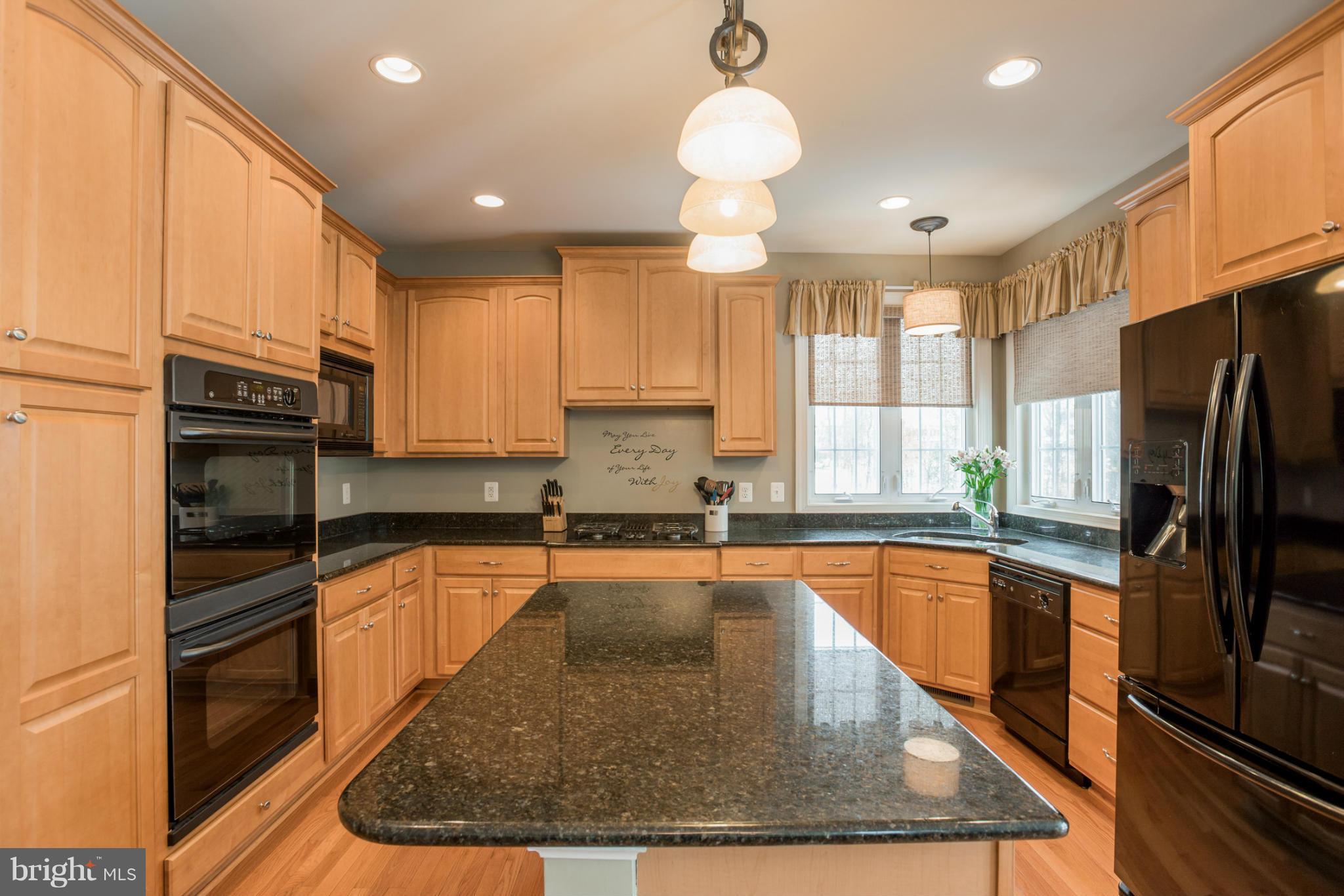 18504 Kerill Road Triangle, VA 22172 - Photo 9 of 30 Kitchen with Granite Tops