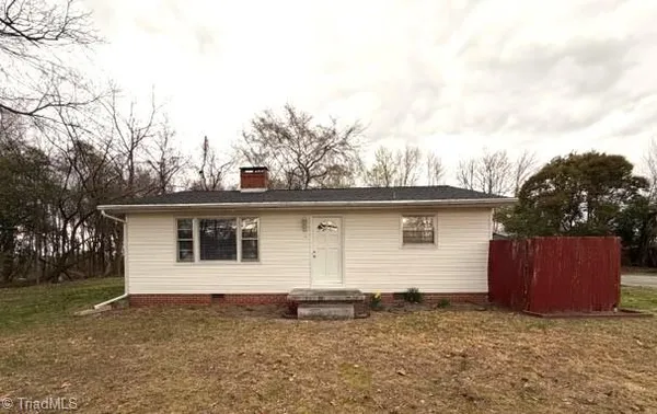 $1,025 | 210 Corliss Street, Greensboro, NC 27406