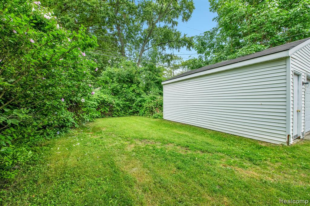 19606 Rensellor Street Livonia, MI 48152 - Photo 20 of 24 Gallery Image 20