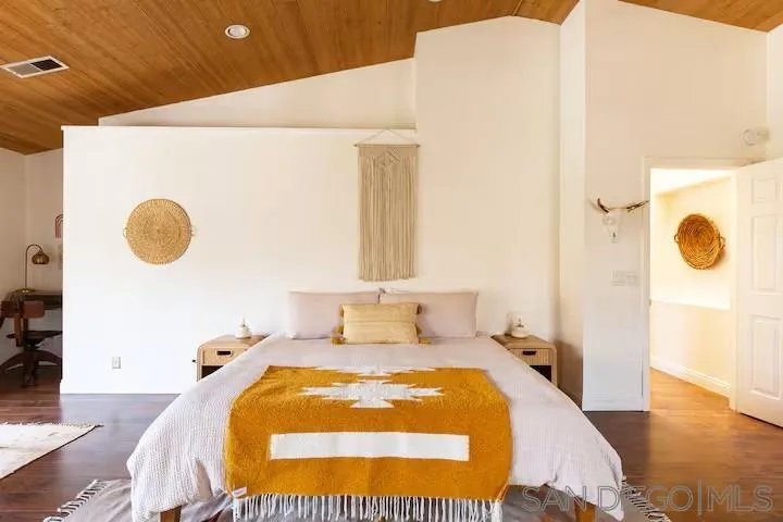 837 4th Street Encinitas, CA 92024 - Photo 3 of 41 a bedroom with a bed and a lamp