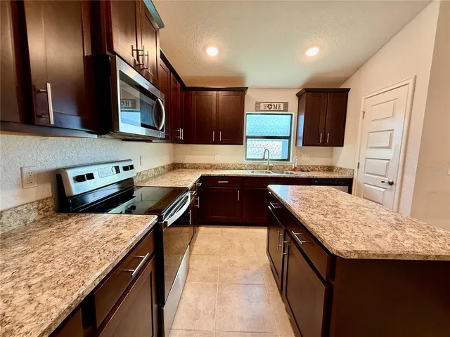 $2,500 | 330 Citrus Pointe Drive, Davenport, FL 33837