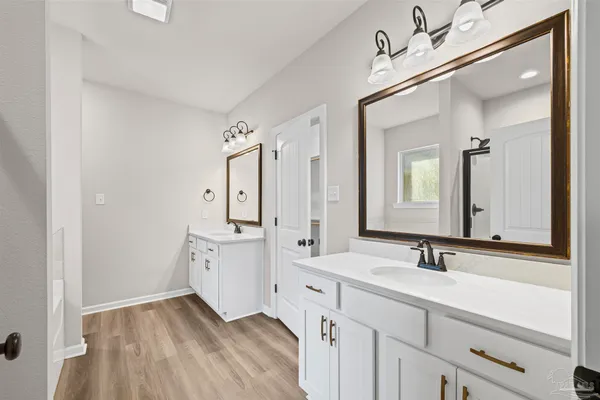 a view of a house with backyard