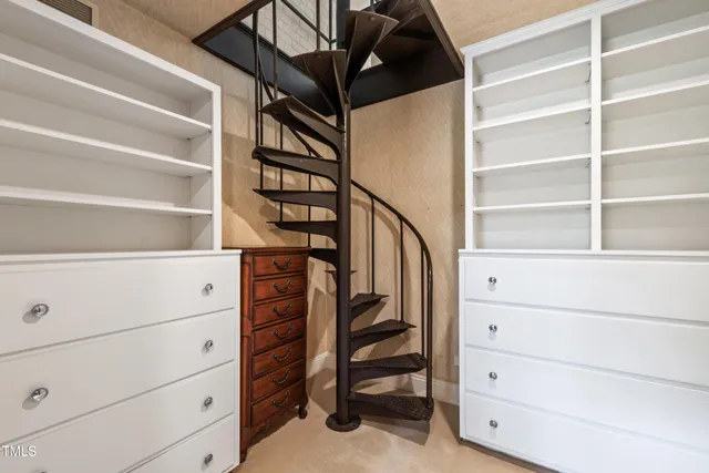 a en suite bathroom with a sink and a mirror