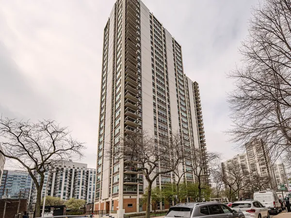 $299,900 | 1255 North Sandburg Terrace, Unit 2606E, Chicago, IL 60610