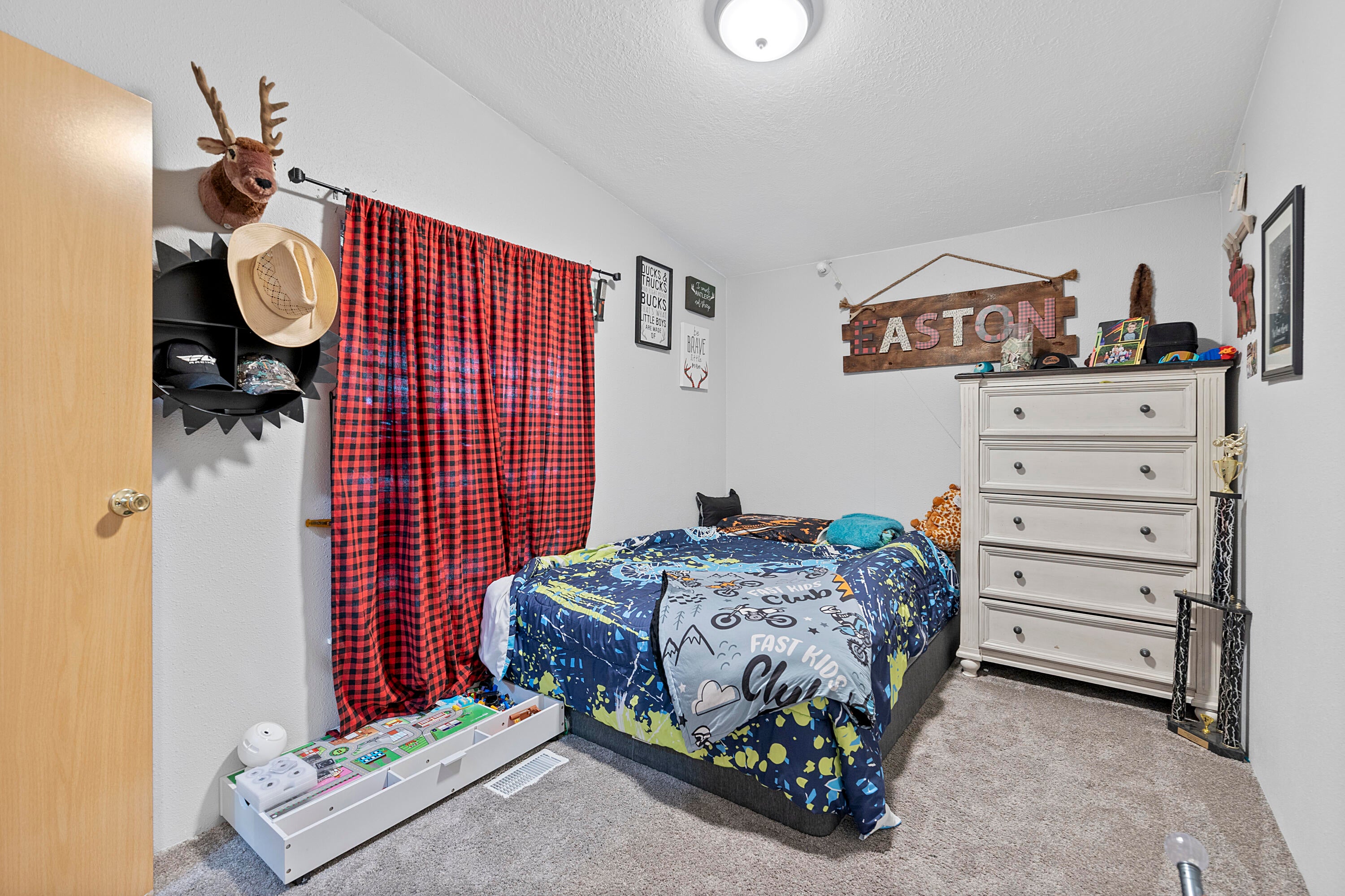 2165 Southeast Madras Road Madras, OR 97741 - Photo 22 of 41 Bedrooom 4