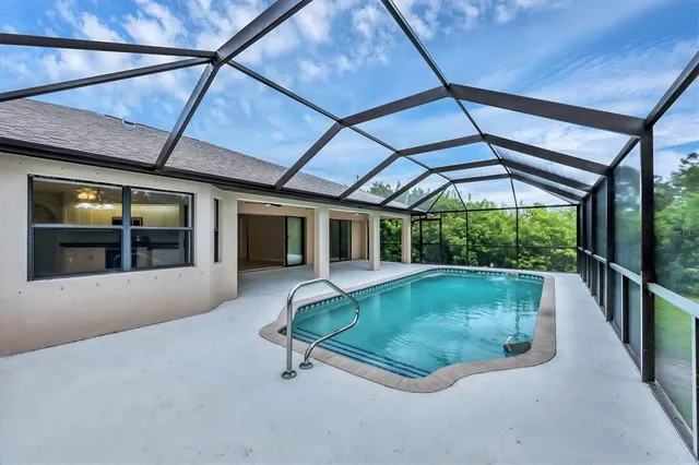 a view of a house with backyard and garden