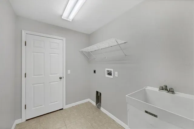 a view of an empty room with a ceiling fan
