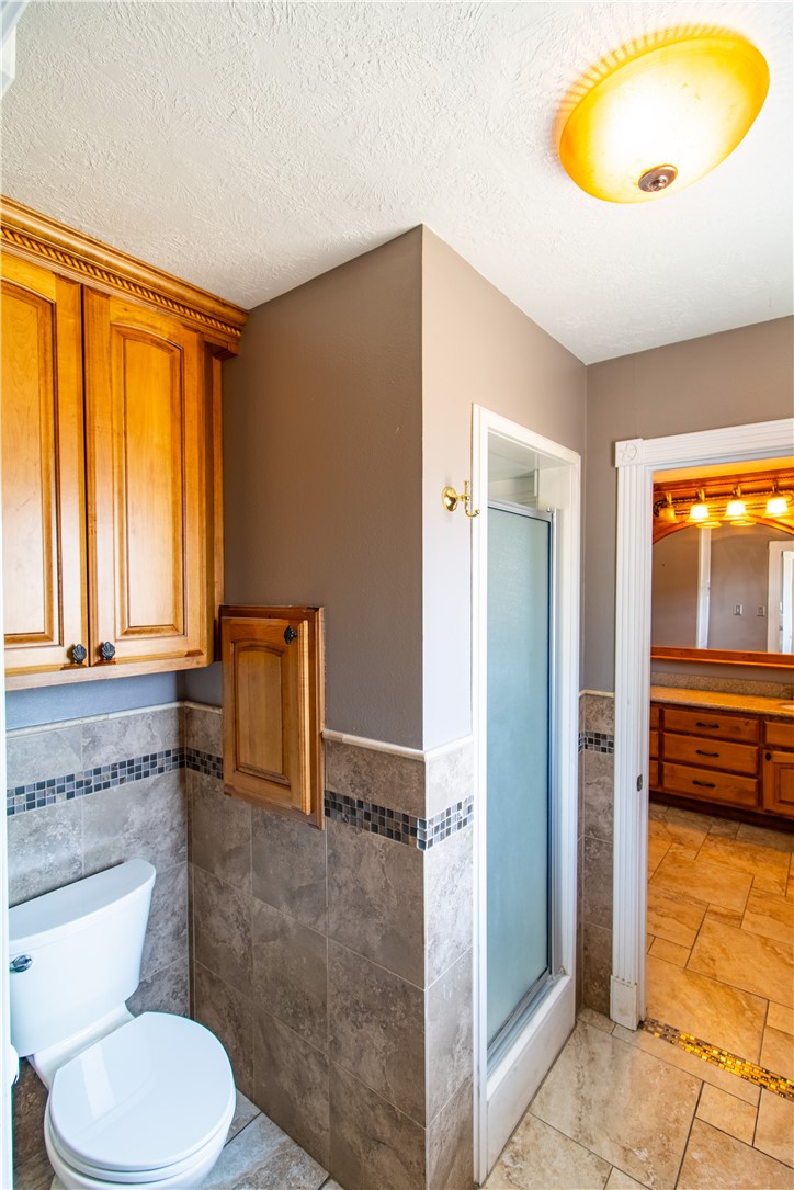 1214 Bittle Lane Bryan, TX 77801 - Photo 18 of 41 a bathroom with a toilet sink and tub
