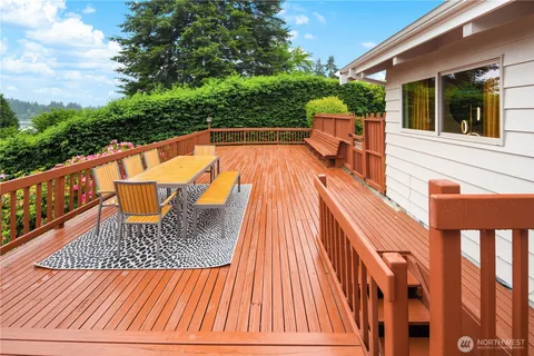 $1,100,000 | 22516 100th Place Southwest, Vashon, WA 98070