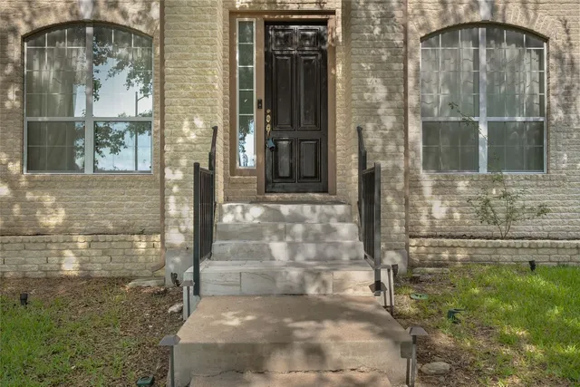 $850,000 | 7601 Crackling Creek Drive, Austin, TX 78736