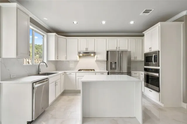 $850,000 | 7601 Crackling Creek Drive, Austin, TX 78736