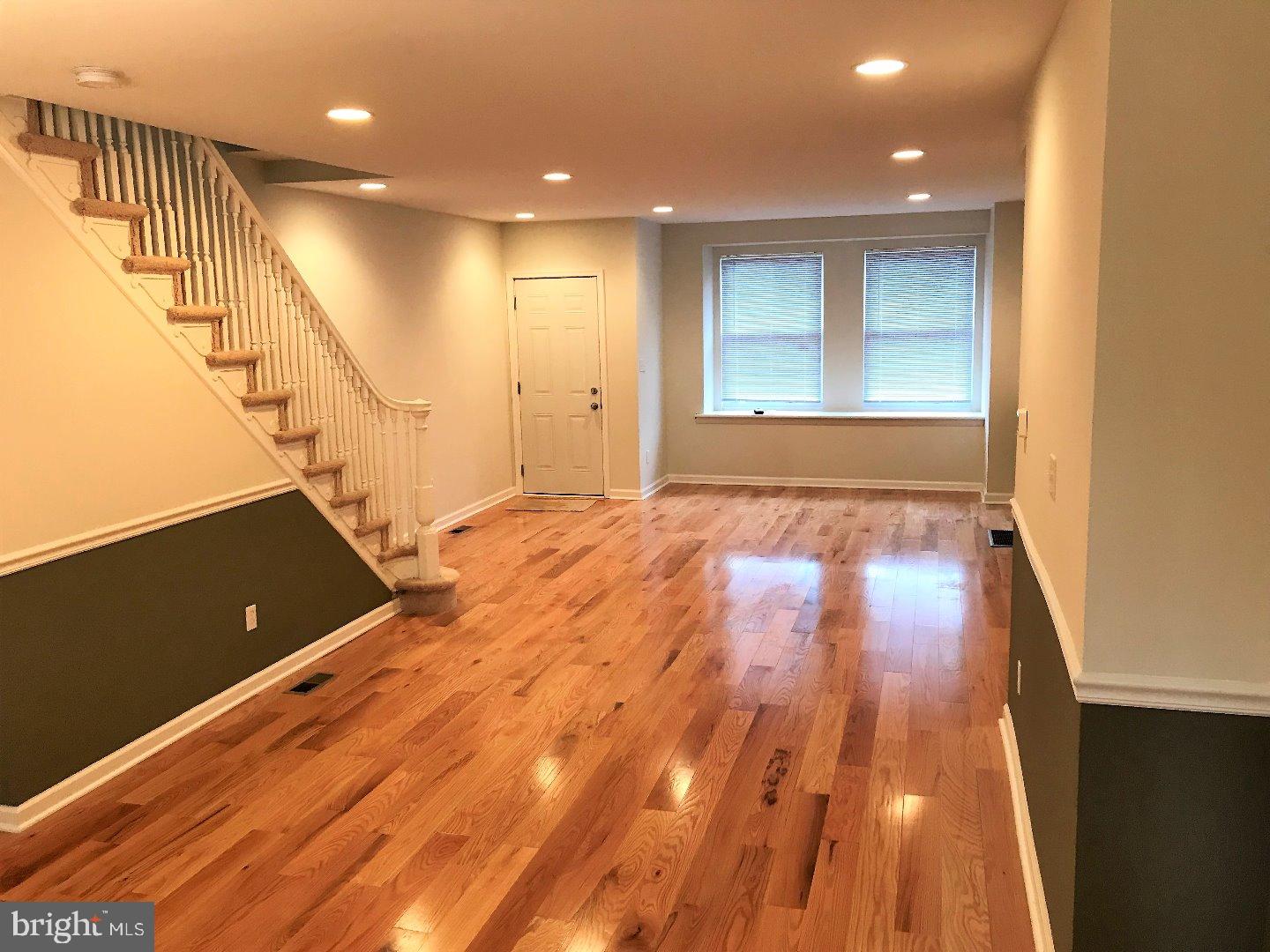 7407 Sommers Road Philadelphia, PA 19138 - Photo 4 of 25 Living Room