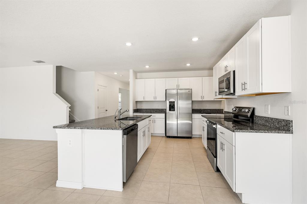 2881 Silver Scallop Loop Wimauma, FL 33598 - Photo 14 of 40
