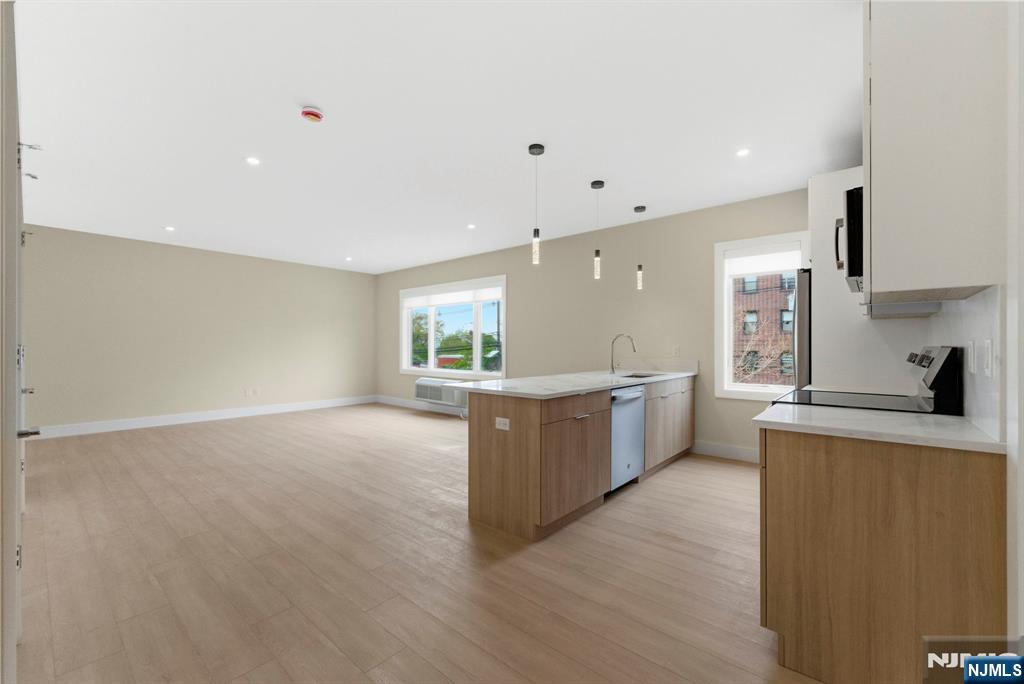 850 Broad Avenue, Unit B Ridgefield, NJ 07657 - Photo 8 of 22