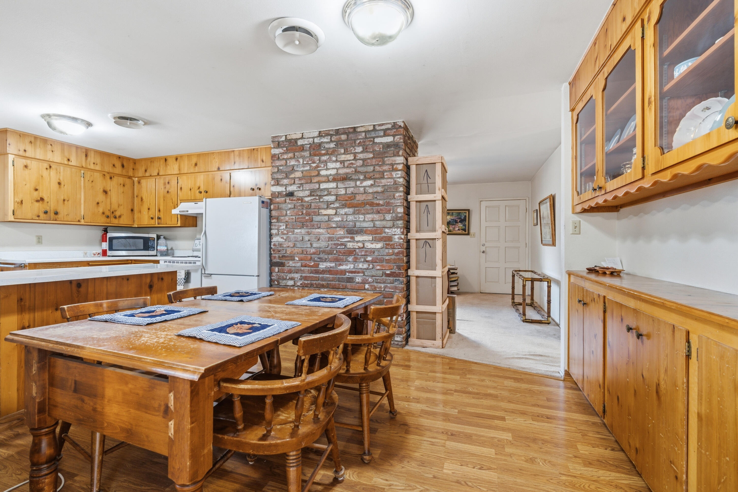 21241 Boyle Road Redding, CA 96003 - Photo 13 of 61 kitchen & dining area