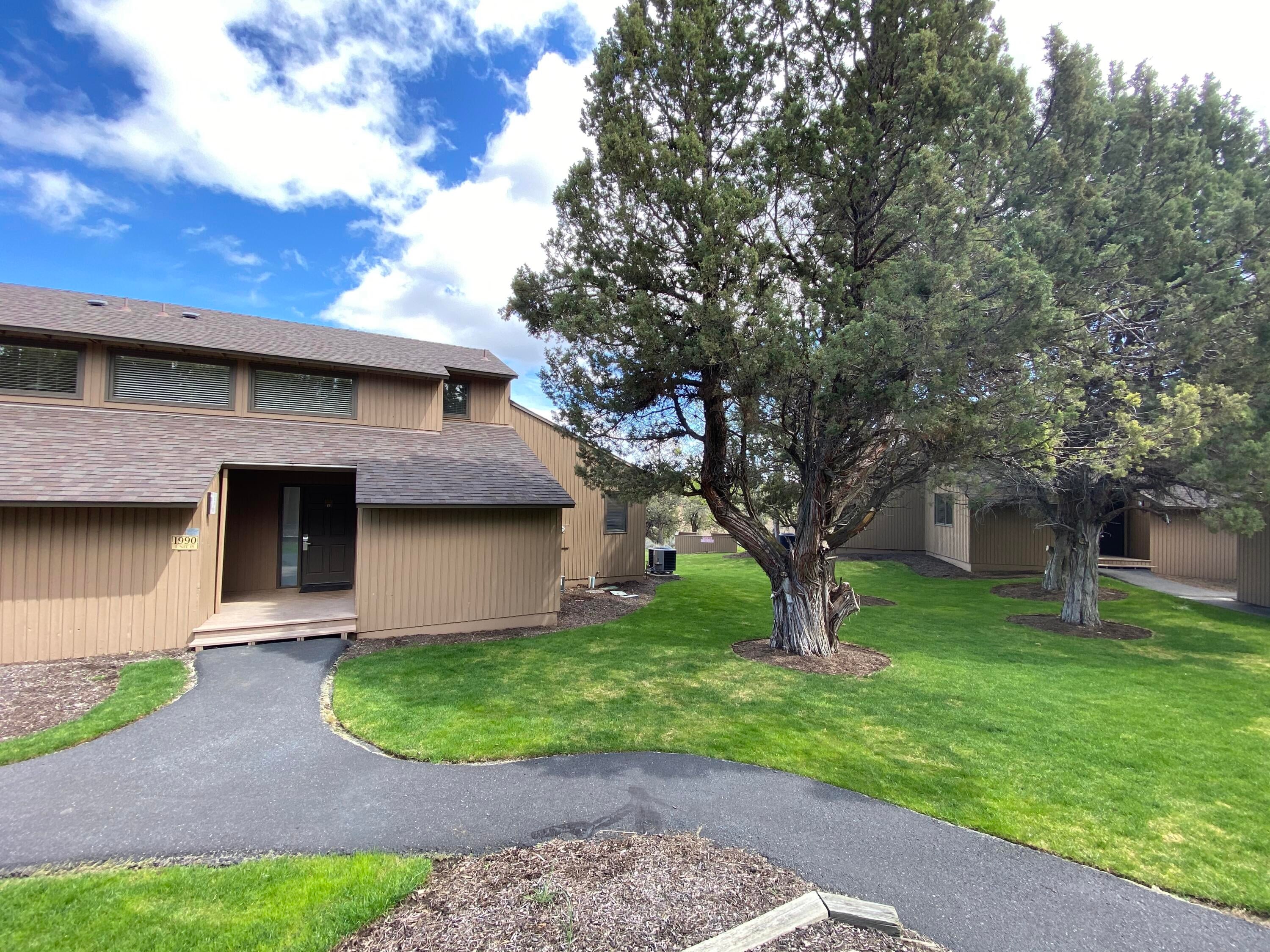1990 Redtail Hawk Drive, Unit RV15B Redmond, OR 97756 - Photo 1 of 18 IMG_9004