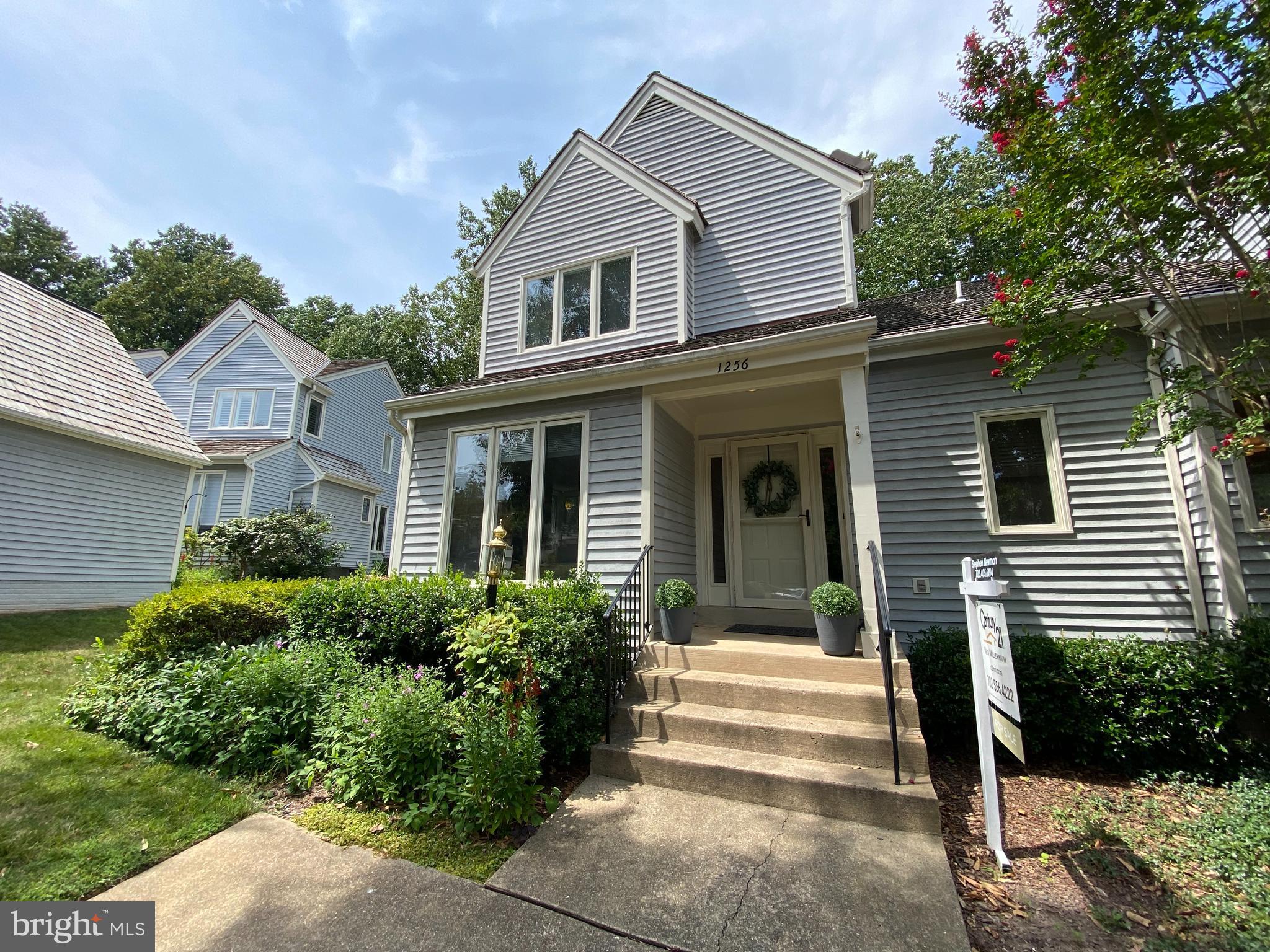 1256 Wedgewood Manor Way Reston, VA 20194 - Photo 2 of 45