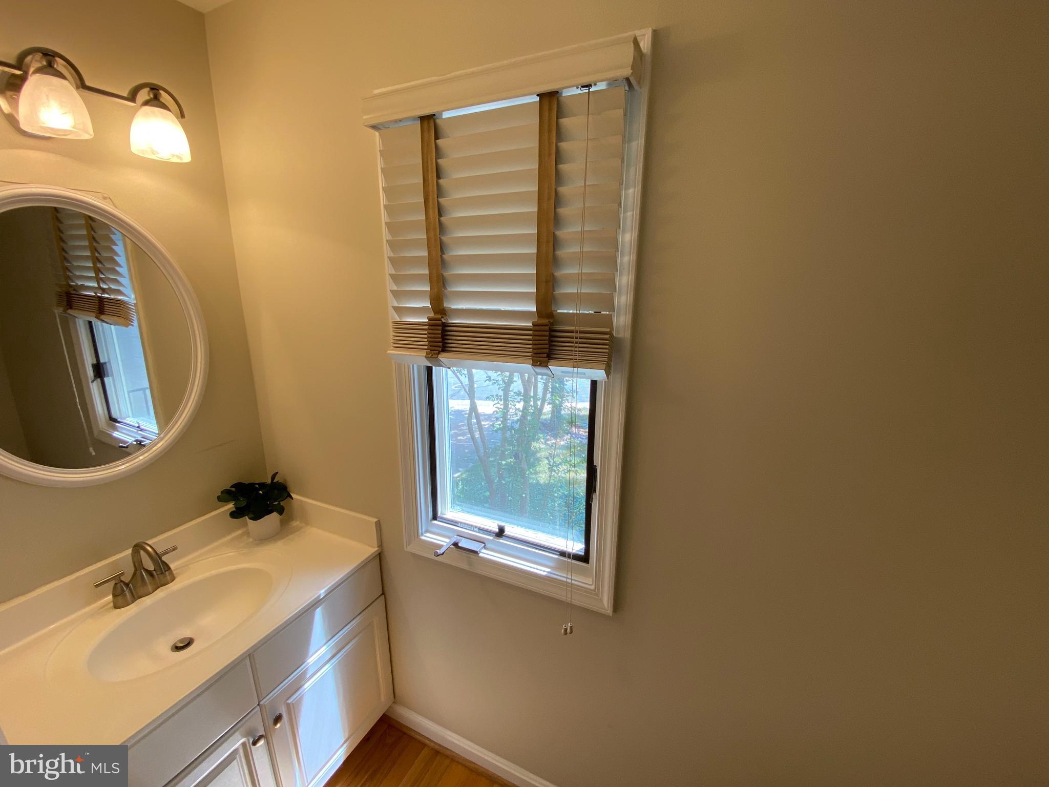1256 Wedgewood Manor Way Reston, VA 20194 - Photo 11 of 45 Main level Half Bath...