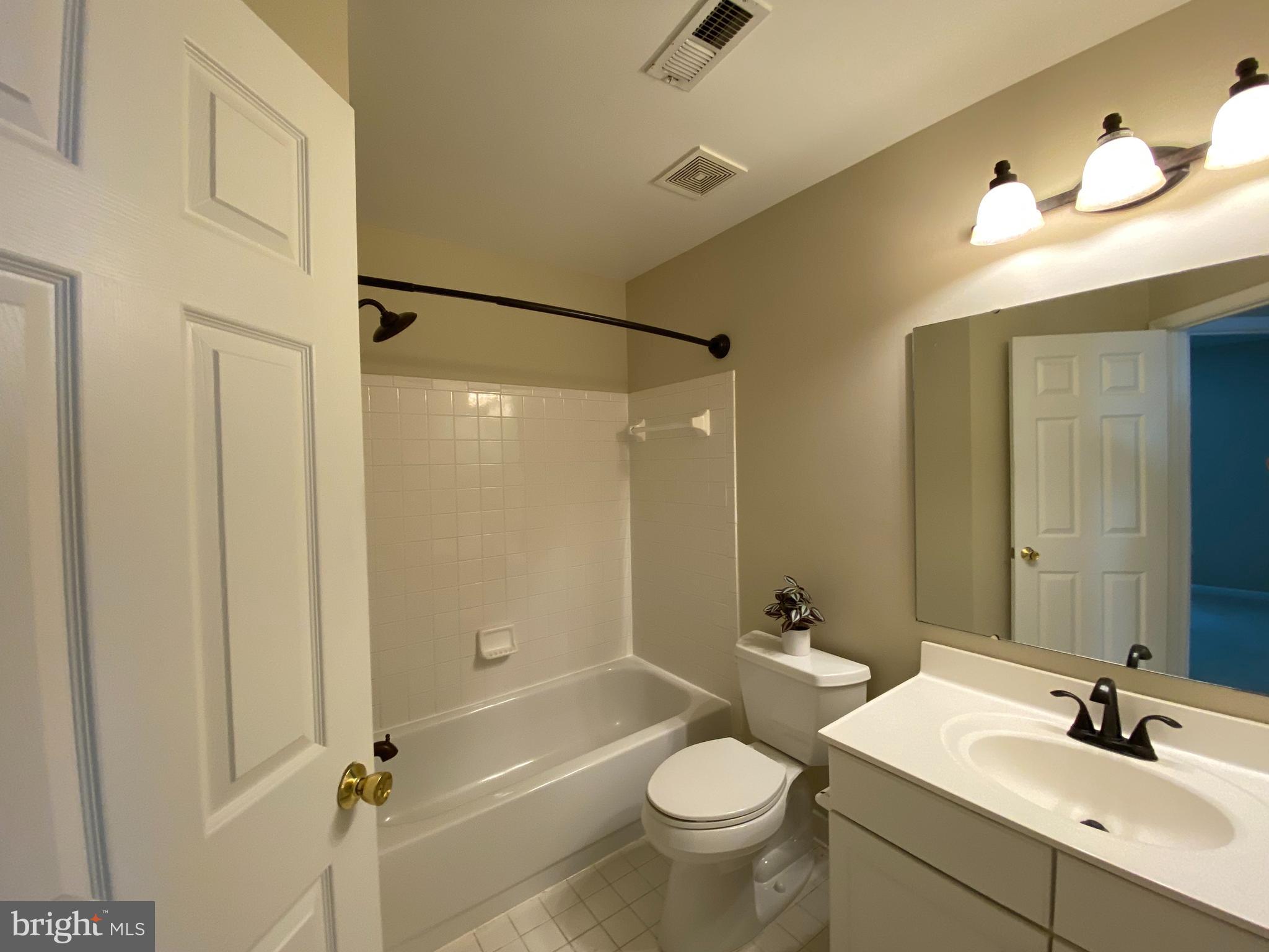 1256 Wedgewood Manor Way Reston, VA 20194 - Photo 30 of 45 Upper Level Full Bath...