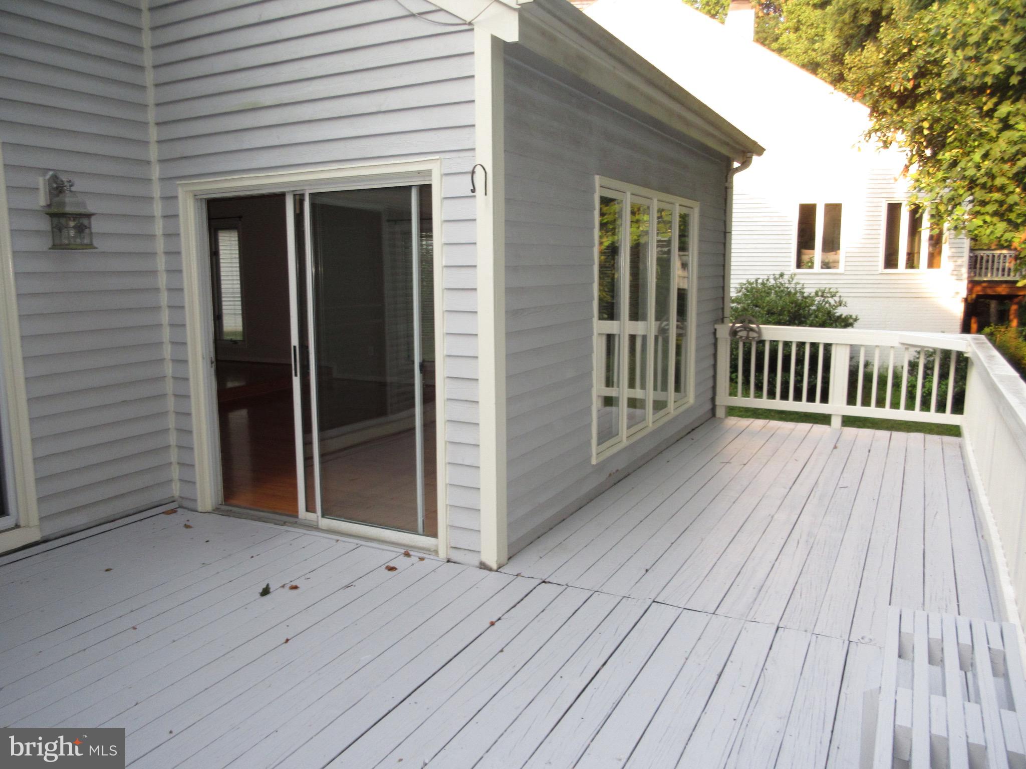 1256 Wedgewood Manor Way Reston, VA 20194 - Photo 35 of 45 Rear Deck