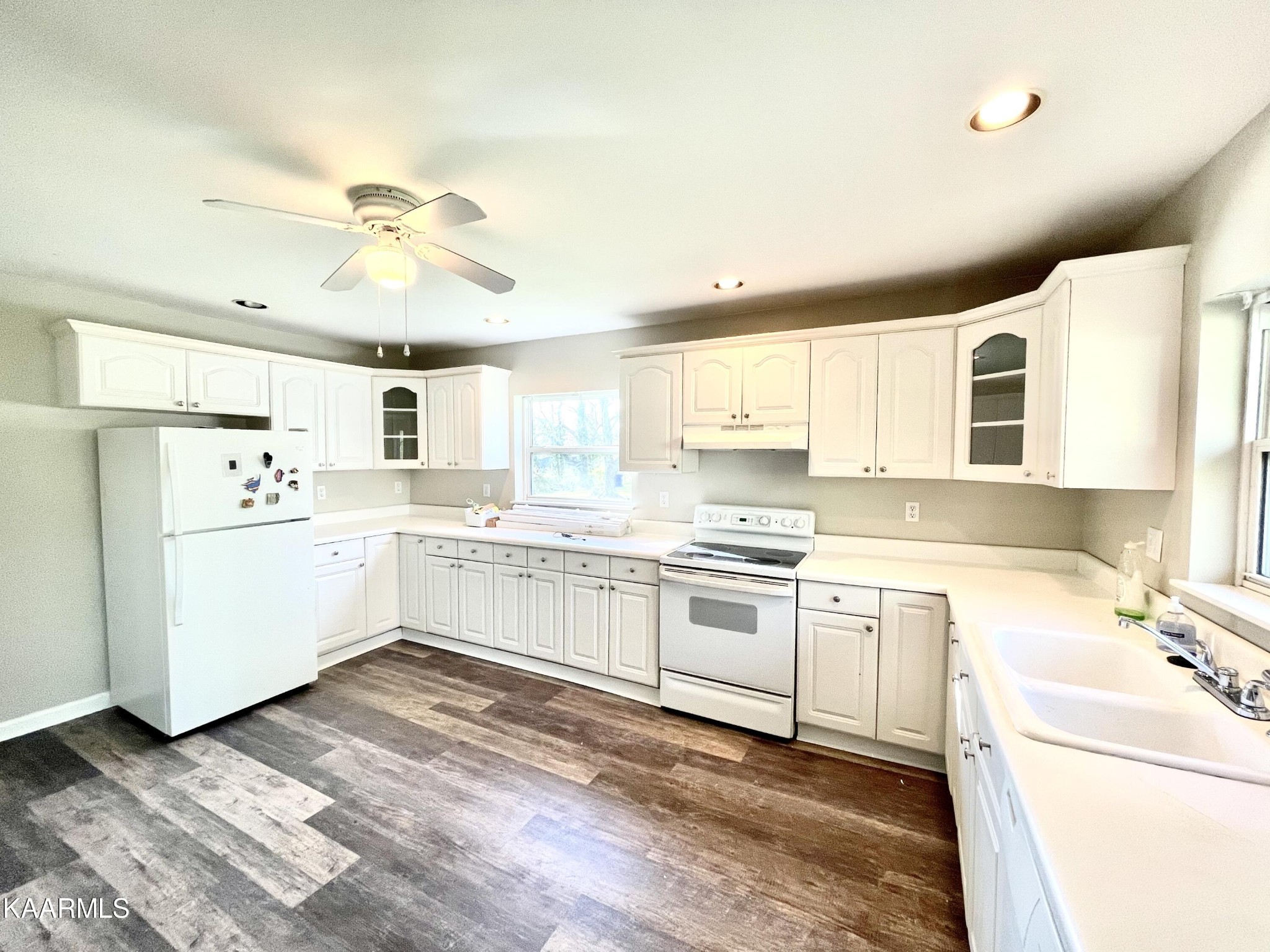 108 Kingsley Road Oak Ridge, TN 37830 - Photo 3 of 16