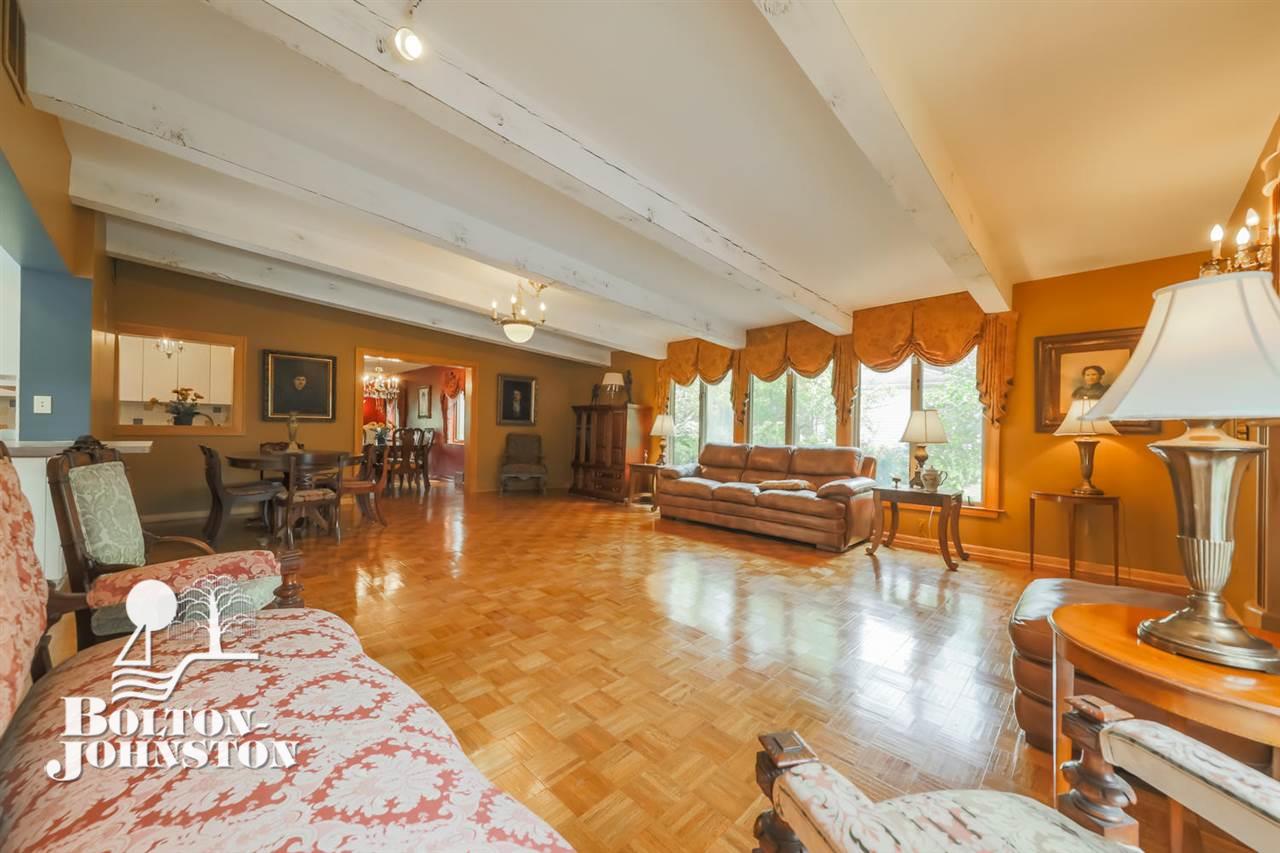 1067 Devonshire Road Grosse Pointe, MI 48230 - Photo 14 of 58 31390986-13.JPG