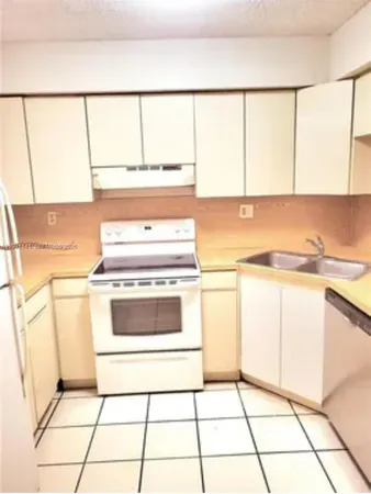 $2,100 | 5765 West 25th Court, Unit 211, Hialeah, FL 33016