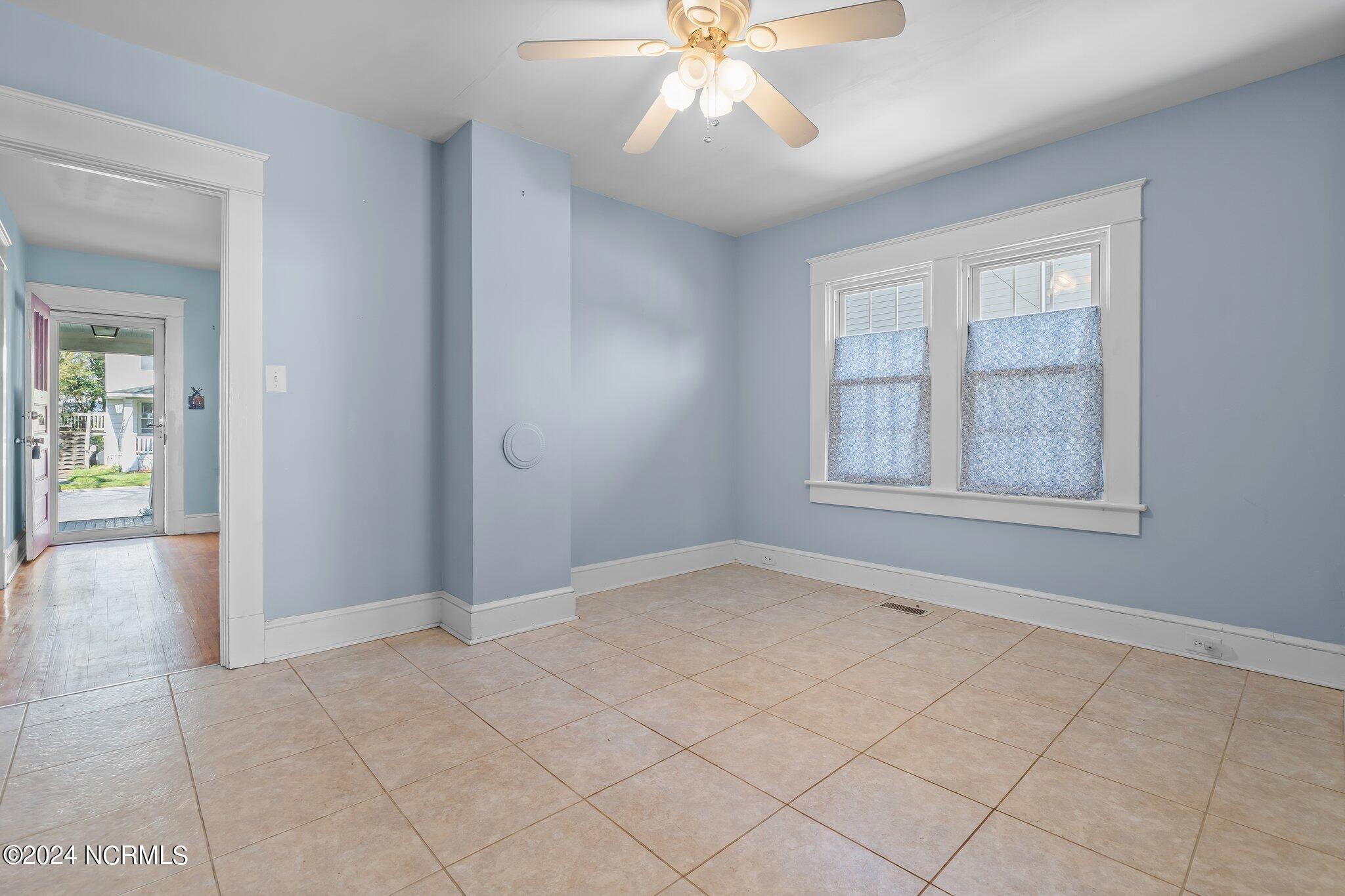 802 Raleigh Street Elizabeth City, NC 27909 - Photo 8 of 24 7-web-or-mls-Photo Mar 13 2024, 9 29 31
