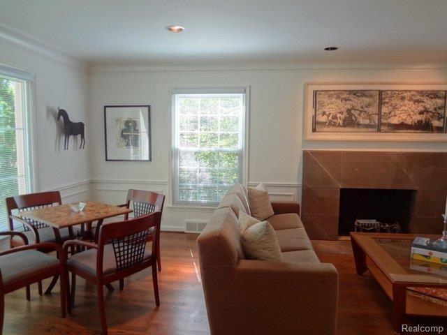 343 Glengarry Road Bloomfield Hills, MI 48301 - Photo 6 of 23 Sitting Area In Living Room