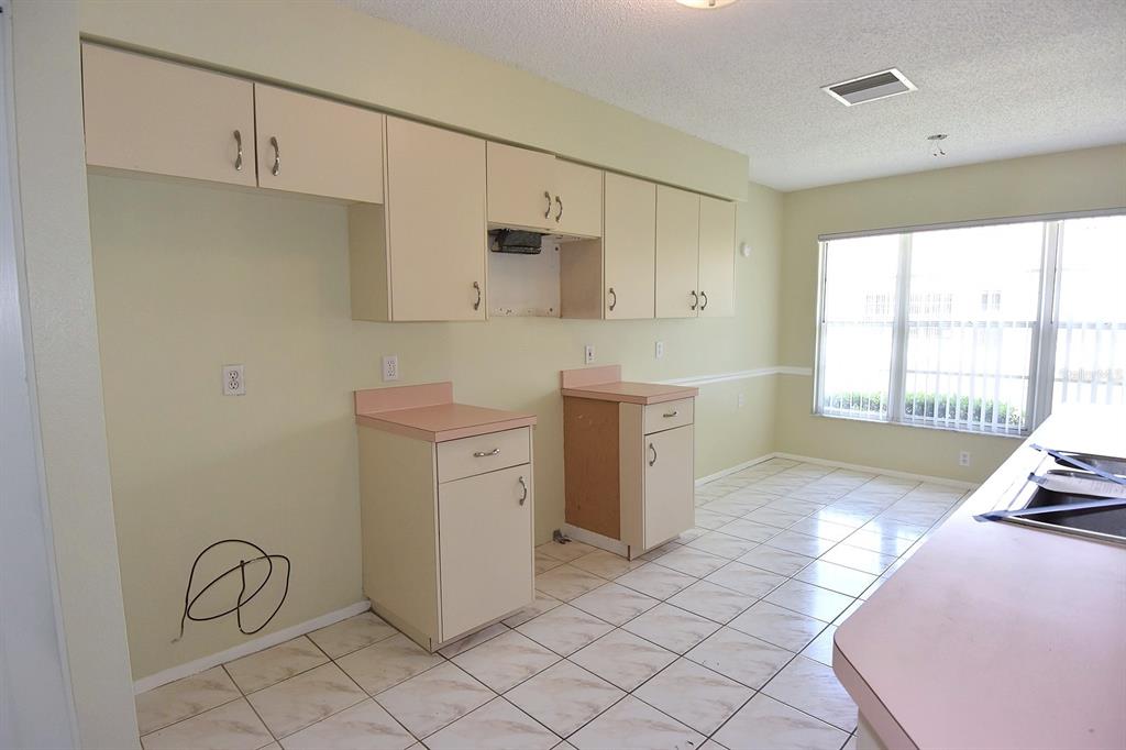 9027 Warwick Lane New Port Richey, FL 34655 - Photo 19 of 36