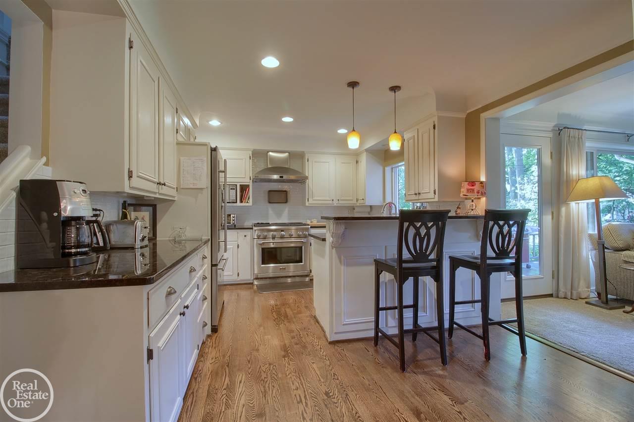 311 Cloverly Road Grosse Pointe Farms, MI 48236 - Photo 9 of 34