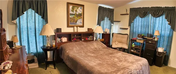 a bed room with a bed and a closet