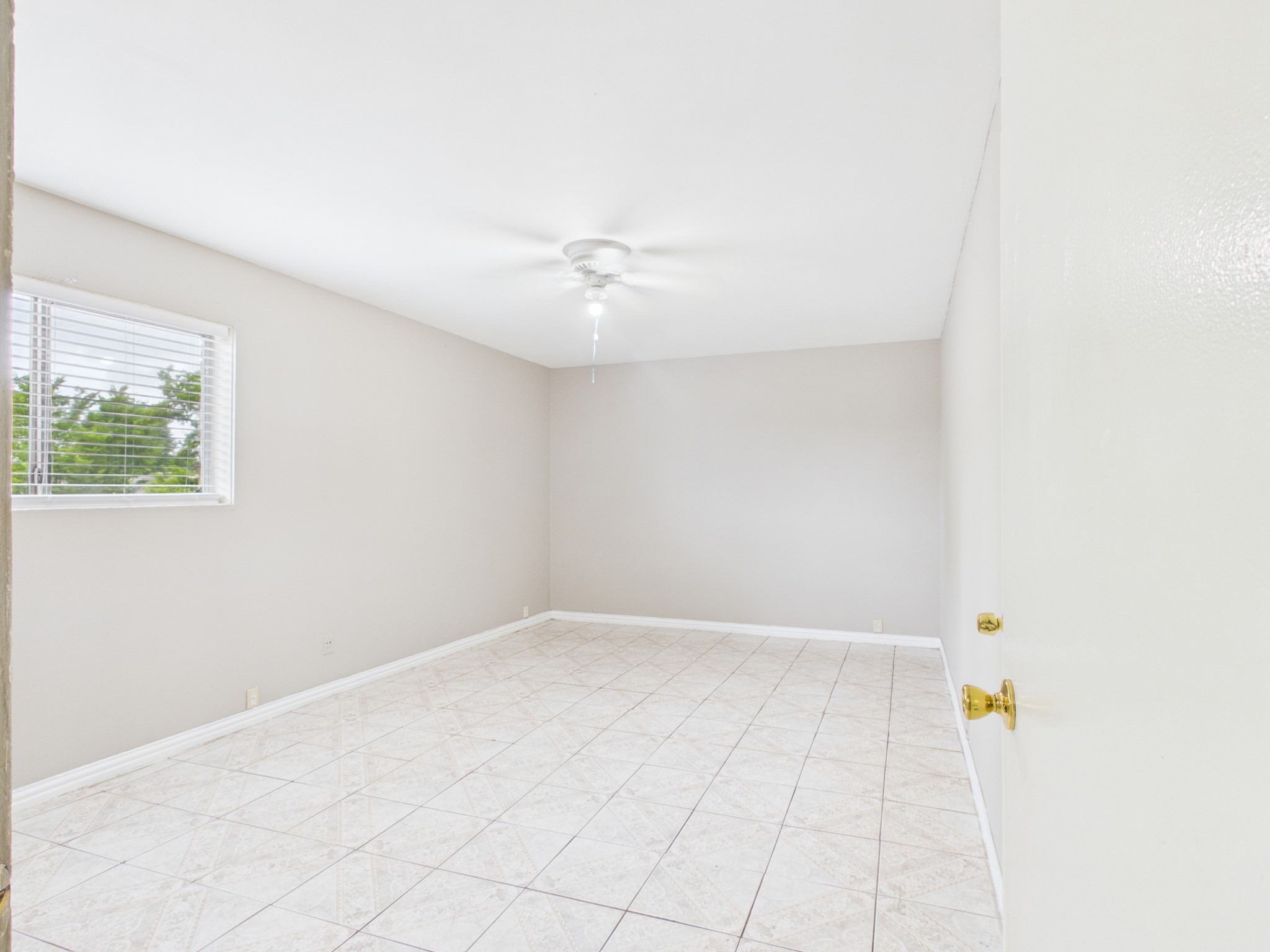 6500 Rampart Street, Unit 28 Houston, TX 77081 - Photo 12 of 19 Primary bedroom