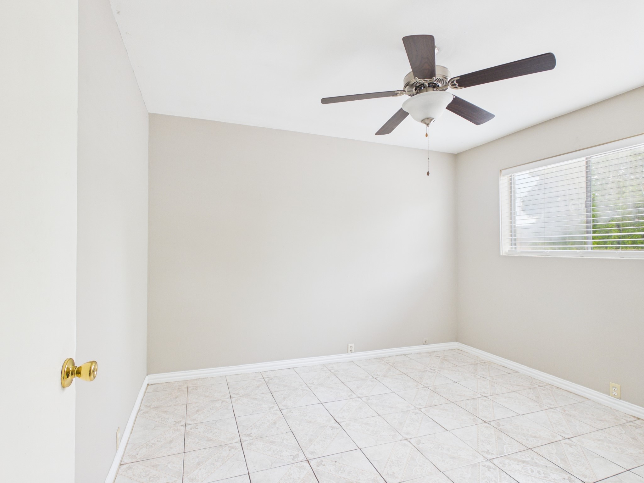 6500 Rampart Street, Unit 28 Houston, TX 77081 - Photo 15 of 19 Second bedroom