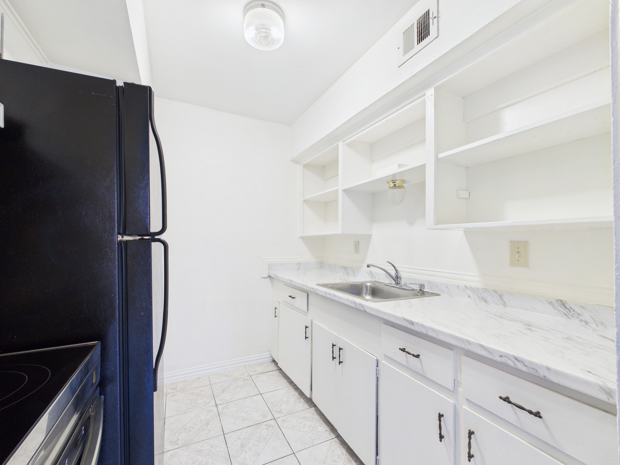 6500 Rampart Street, Unit 28 Houston, TX 77081 - Photo 10 of 19 Kitchen