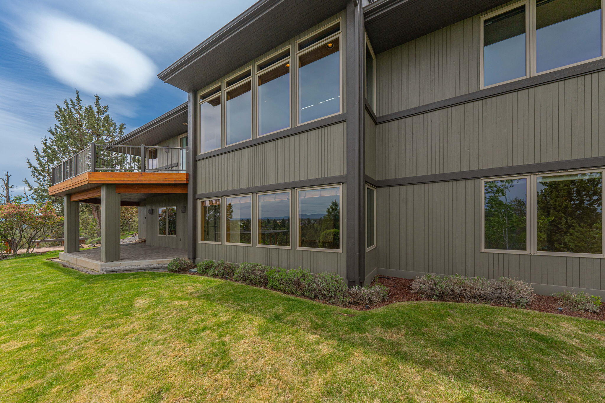 885 Northwest Chelsea Loop Bend, OR 97703 - Photo 4 of 57 10-web-or-mls-Riley_Visuals-10
