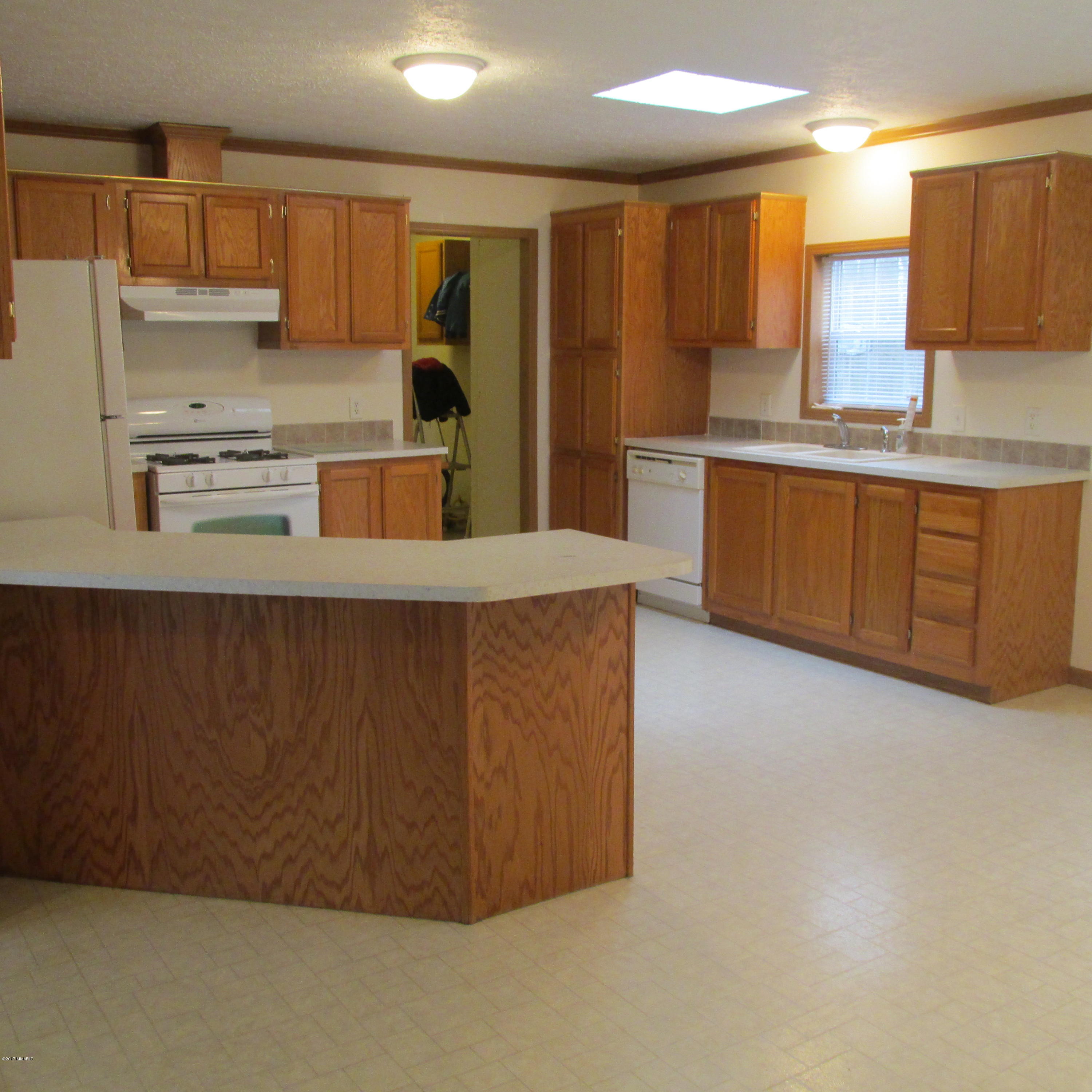 302 South Behnke Road Coldwater, MI 49036 - Photo 4 of 18 IMG_1667