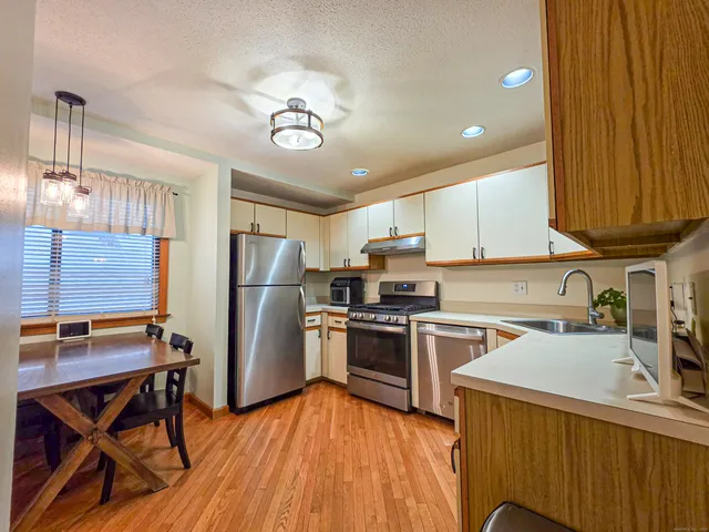 $349,900 | 908 Mill Pond Drive, Unit 908, South Windsor, CT 06074