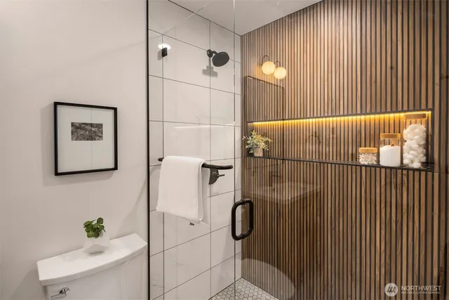 $1,095,000 | 10541 Ashworth Avenue North, Seattle, WA 98133